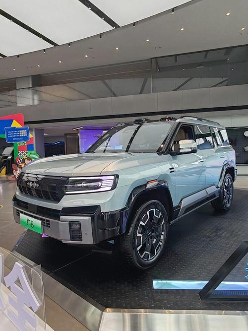 成都228比亚迪方程豹硬派越野的爆款，英菲尼迪35周年与你共成长